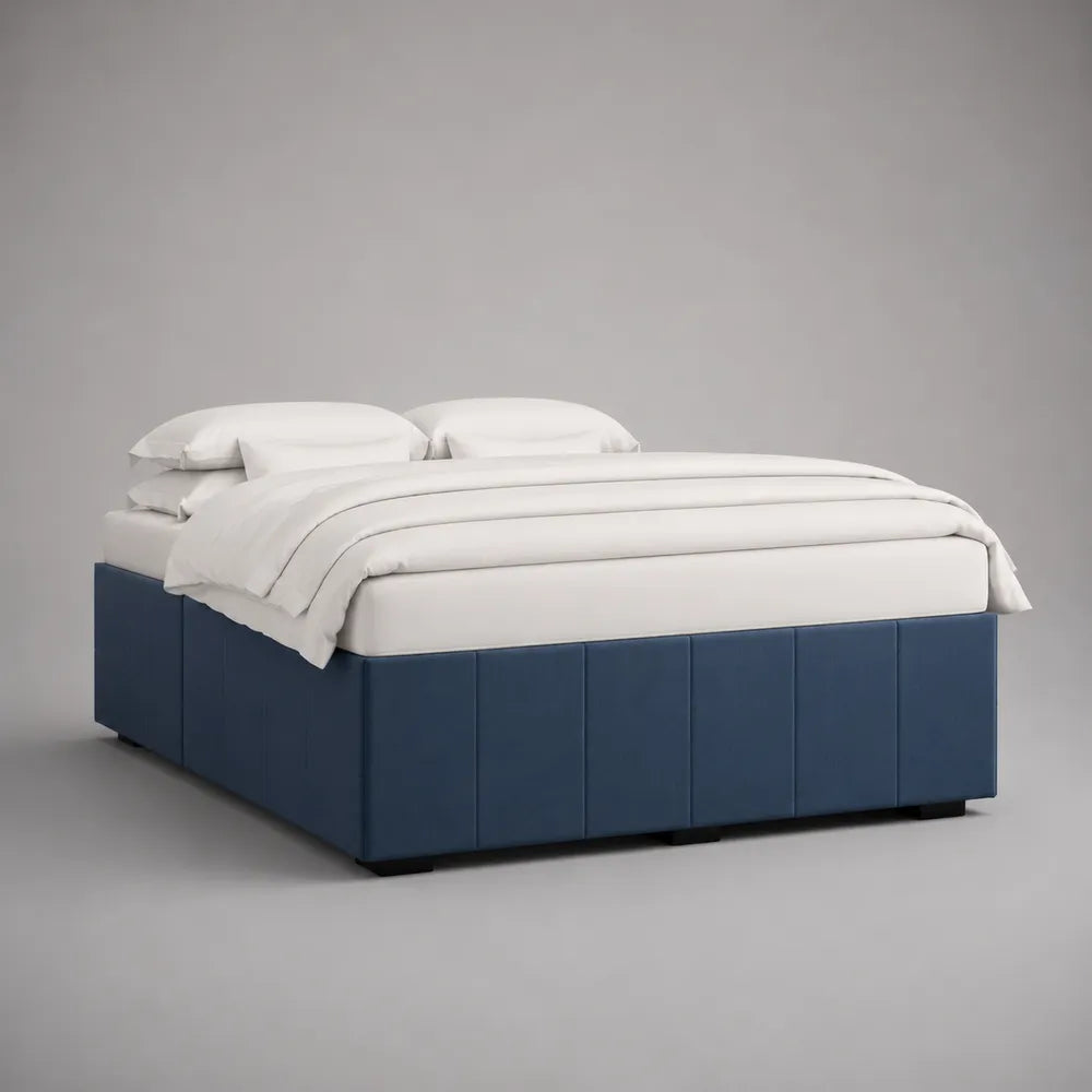Letto matrimoniale rettangolare 180x200 cm in tessuto poliestere blu con struttura imbottita e pannelli verticali